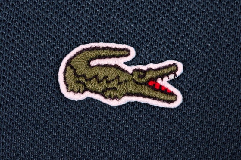 Ručne šitá značka krokodíla mala 1200 stehov.